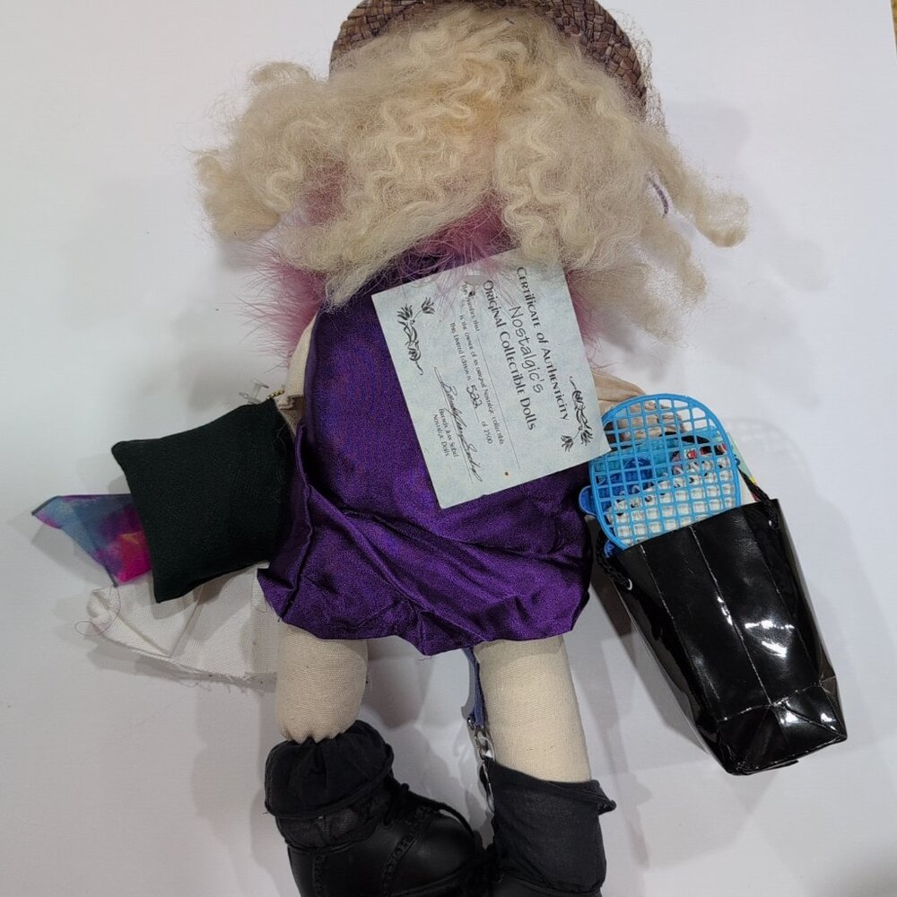 Vintage Original Society Folks Lovely LaVon Nurse Doll Signed And Numbered - Picture 6 of 7